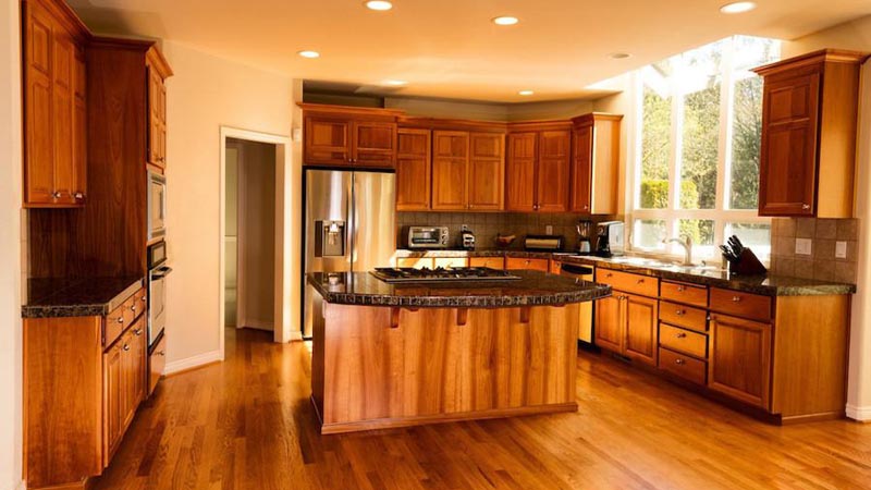 5 روش برای تمیز کردن کابینت چوبی آشپزخانه