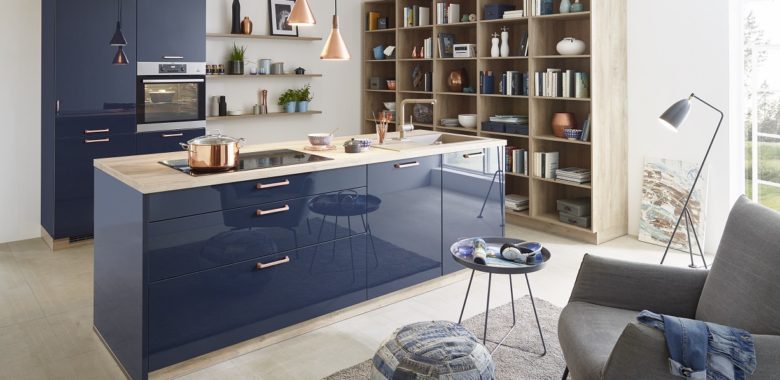 گریت کابینت | شرکت کابینت آشپزخانه گریت | glossy navy modern kitchen with copper handles 780x380 1