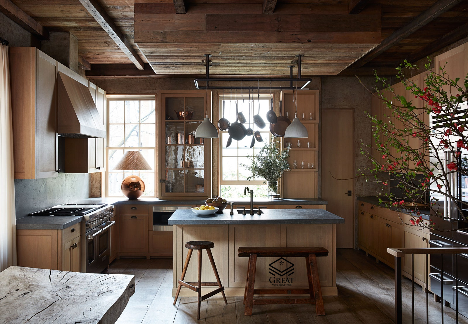 کابینت چوب طبیعی مدرن در بازسازی آشپزخانه